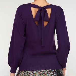 Sexy Detailed Back Bow Sweater